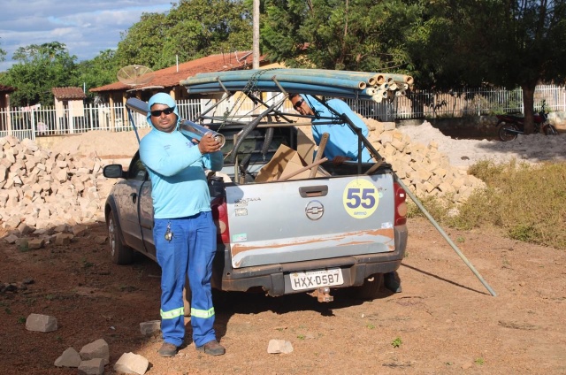 SAAE de N. Srª de Nazaré realiza troca de bomba no povoado Pereiros